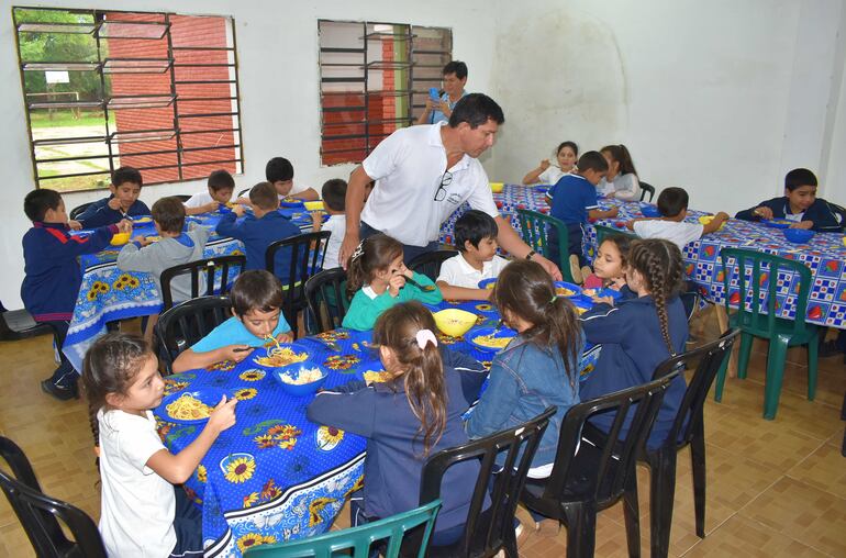 Pequeños productores de Guairá proveen insumos para el almuerzo escolar.