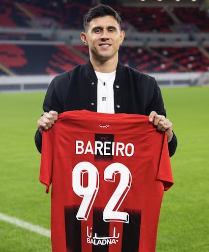 Adam Bareiro con la camiseta de su nuevo equipo