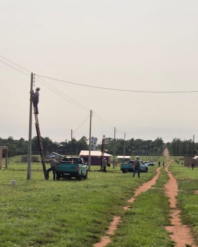 ANDE durante su operativo de reducción de pérdidas en Caaguazú.