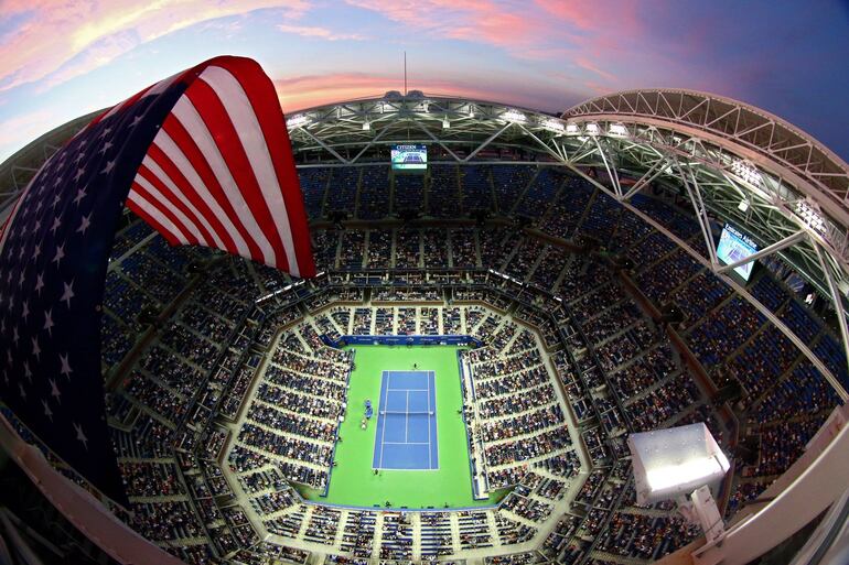 El Arthur Ashe Stadium, que se ubica en Flushing Meadows-Corona Park en Queens, Nueva York, es la sede principal del US Open con una capacidad de 23.771.