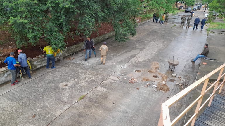 Esta mañana inician unas obras para un vallado en zona del arroyo de Lambaré.