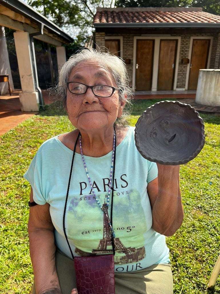 La Tesoro Vivo Nacional Rosalina Robles de Yaguarón.