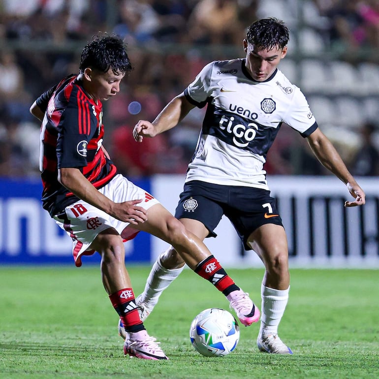 Flamengo no perdonó a Olimpia, goleando 6 a 1 en la jornada inaugural.