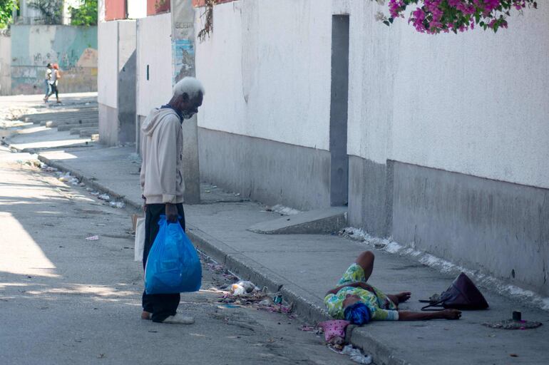 Haití está azotada de nuevo por una crisis social, con bandas golpeando a la población civil. Crece la violencia y la hambruna. (AFP)