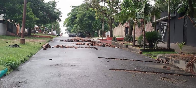 Frente a las viviendas dl barrio Centro se pueden ver las obras que siguen sin culminar.