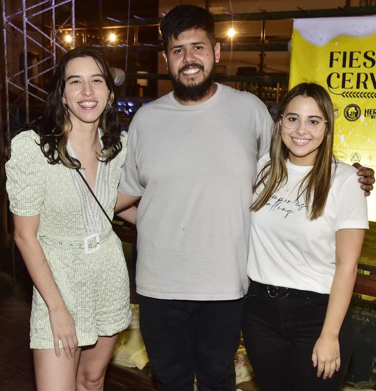 Samantha Pinilla, Heri Mieres y Camila Sitjar.