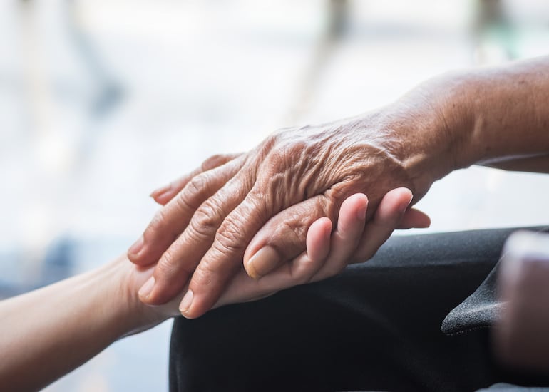 El soporte familiar es fundamental para el tratamiento del Alzheimer.