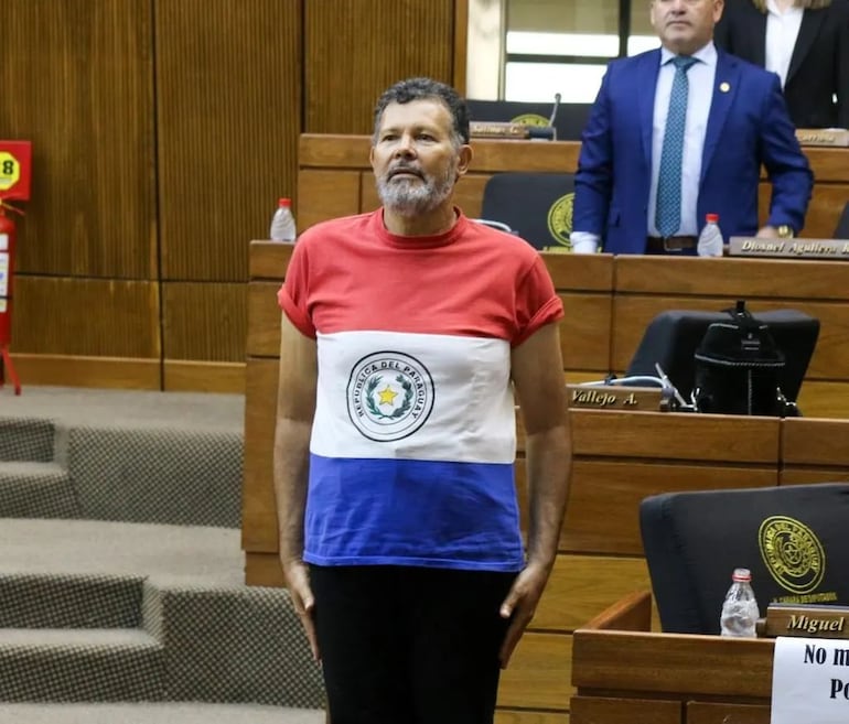 Miguel Martínez, renunció en plena sesión de Diputados al Partido Cruzada Nacional.