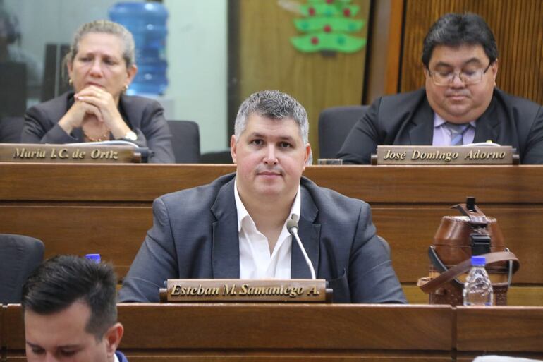 El diputado Esteban Samaniego (ANR, HC) está imputado junto a su esposa, la intendenta Patricia Corvalán.