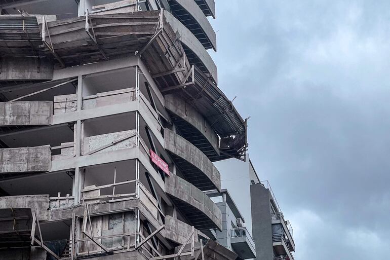 AME4699. BUENOS AIRES (ARGENTINA), 08/05/2024.- Fotografía que muestra una obra sin terminar este miércoles en Buenos Aires (Argentina). La actividad de la construcción en Argentina registró en marzo pasado un derrumbe del 14,2 % respecto a febrero último, informaron este miércoles fuentes oficiales. EFE/Juan Ignacio Roncoroni