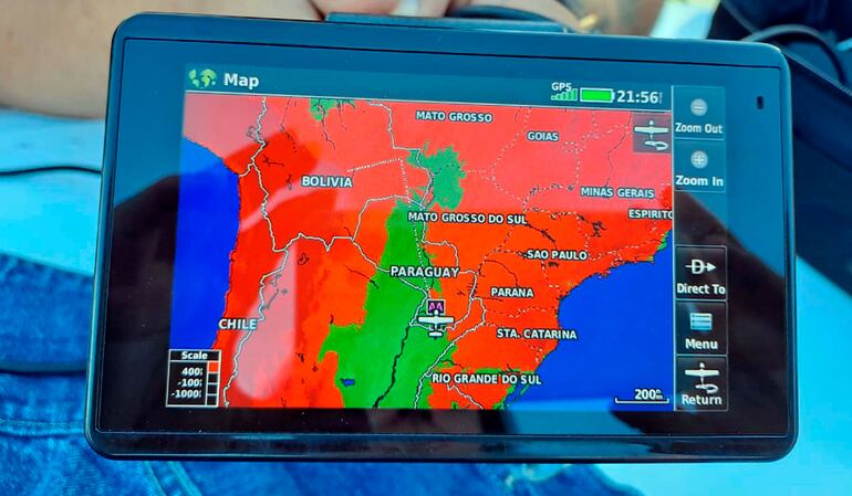 El GPS de la avioneta de Bolivia revela que despegó de la ciudad de Santa Cruz de la Sierra, luego recogió la cocaína cerca de la frontera con Brasil, debía recargar combustible en Paraguay y dejar la mercancía en Argentina.