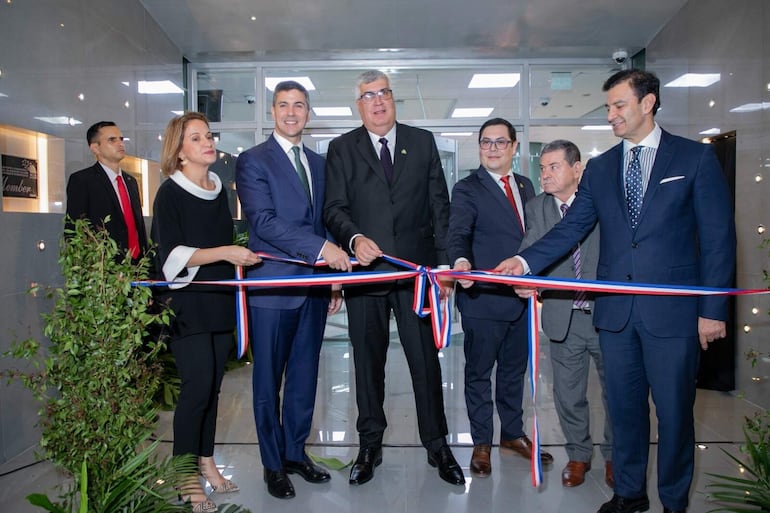 Con presencia del presidente de la República, Santiago Peña, se realizó la inauguración del edificio.