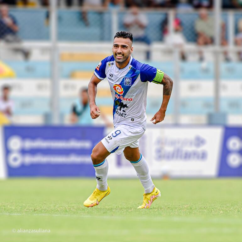 Adrián Fernández, goleador del Alianza Atlético Sullana en el fútbol peruano