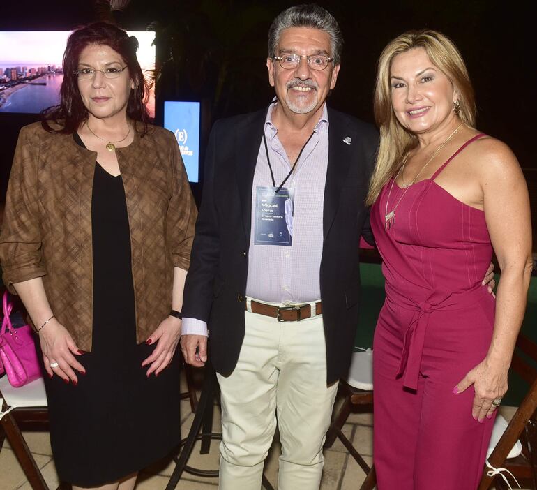 Beatriz Núñez, Miguel Vera Bustamante y Nora Gryciuk.