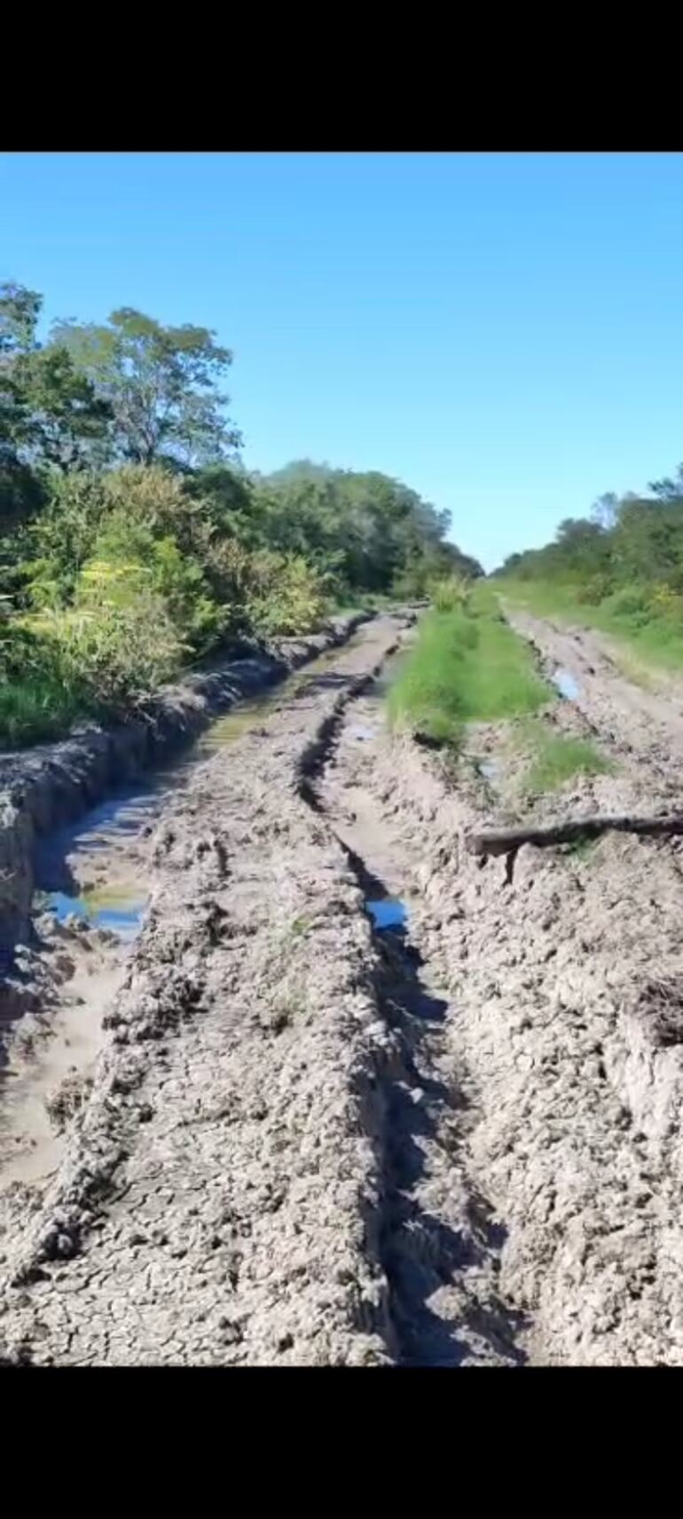 En este estado se encuentra actualmente gran parte de los 50 kilómetros del camino de la Línea 1 para llegar a Bahía Negra.