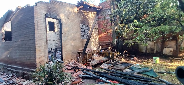 habitación sin techa no ventanas a causa del incendio