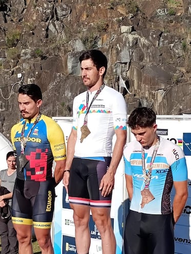 Lucas Bogado, en la cima del podio sudamericano de MTB.