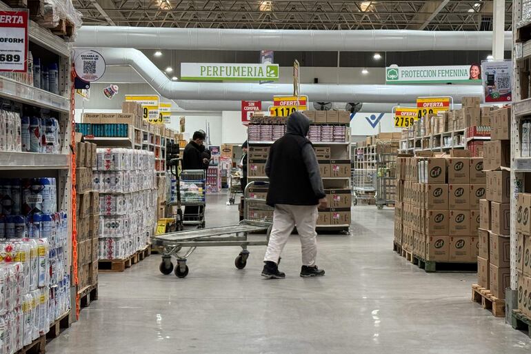 Resultados de una encuesta muestran un mejoramiento en el índice de confianza del consumidor y también reflejan mayor optimismo para las compras