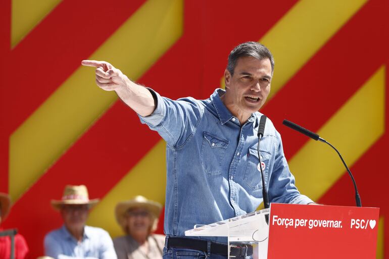 BARCELONA, 04/05/2024.- El secretario general del PSOE y presidente del Gobierno, Pedro Sánchez, interviene en un acto electoral del PSC este sábado en Barcelona. EFE/ Quique Garcia
