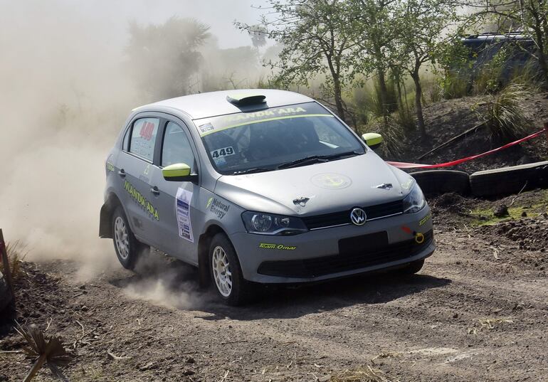 Orlando Benítez y Nicolás Elizaur (VW Gol) fueron los mejores en la RC5L.