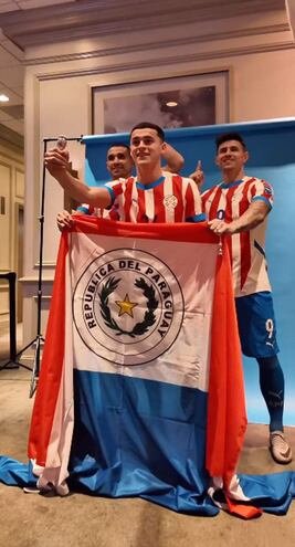 Ramón Sosa, Gustavo Velázquez y Adam Bareiro, con la Tricolor.