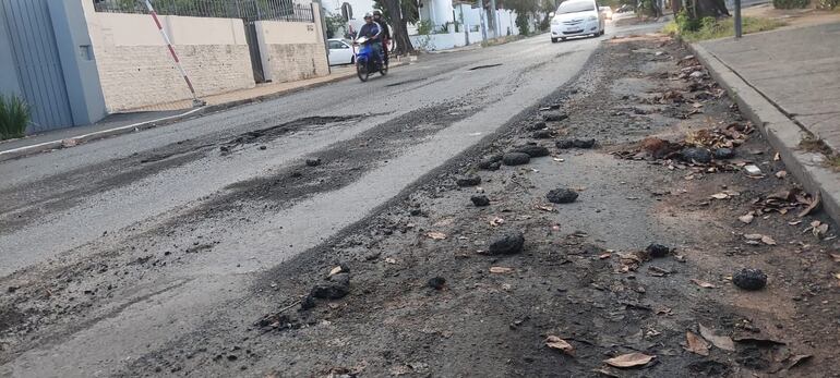 La calle Alfredo Seiferheld del barrio Tembetary se encuentra en ruinas.