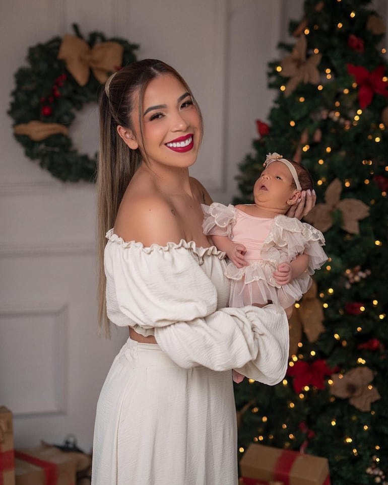 Esta será la primera Navidad de Hanna Paula y su mami Male González está muy emocionada. (Instagram/Male González)