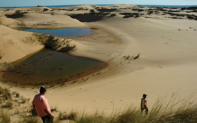 En el año 2008 las dunas de San Cosme y Damián tenían una gran superficie sobre el cerro Ybyku'i.