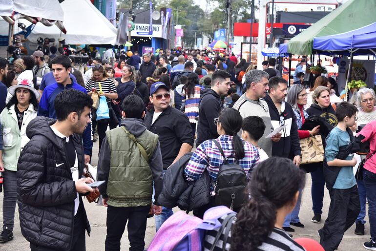 Mucha afluencia de gente se registró este sábado en la Expo 2023, tras la inauguración oficial. Foto Pedro González.