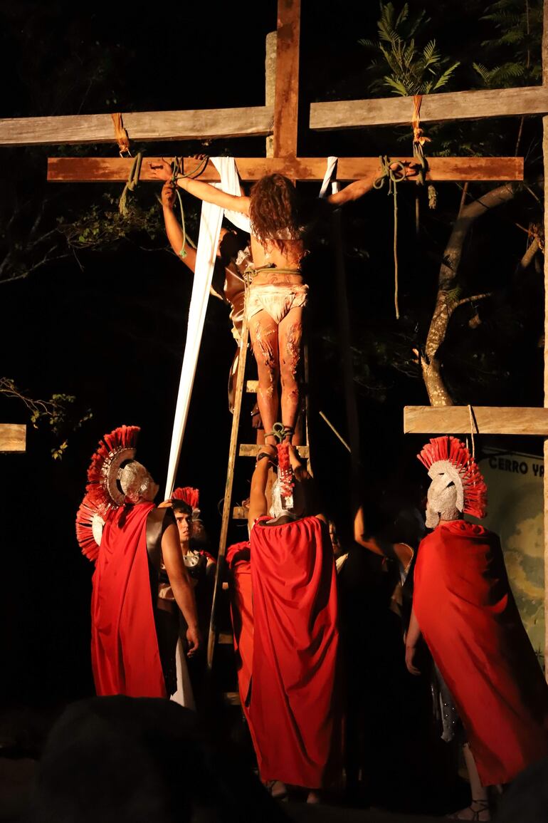 Una escena interpretada por jóvenes yaguaroninos con motivo de la Semana Santa.