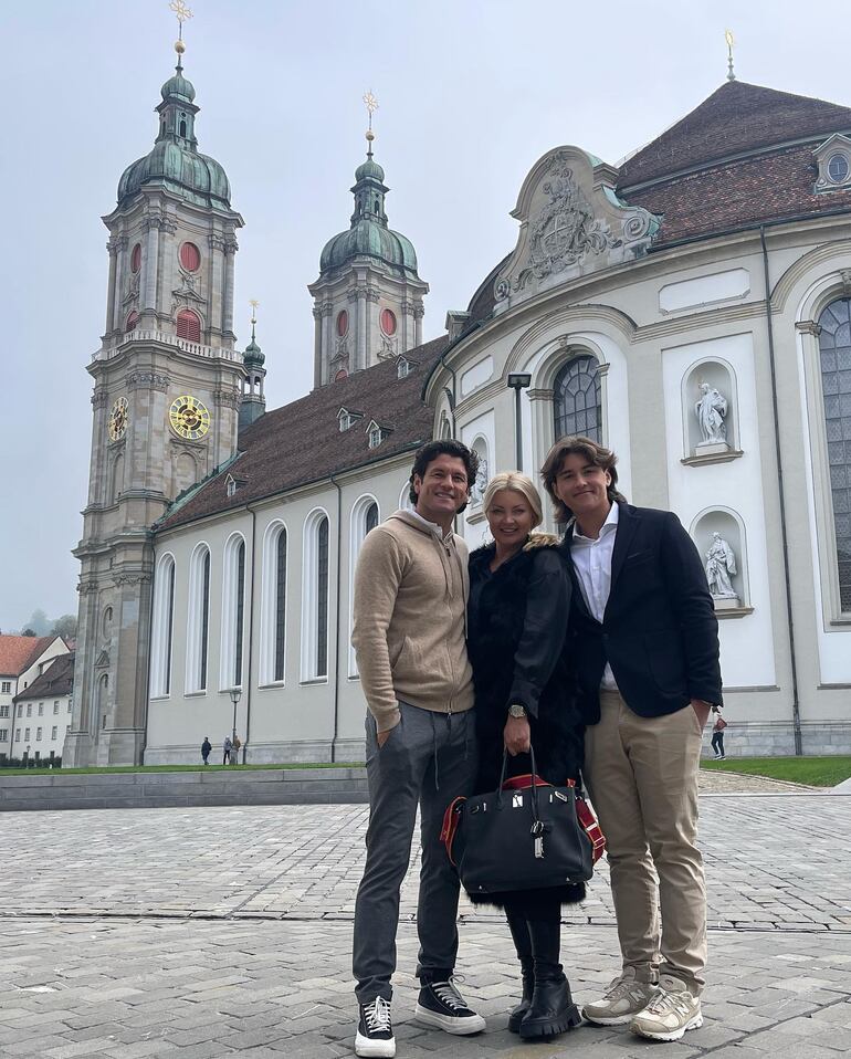 Nelson Haedo y Tynka Mescheder posan con su primogénito Samuel. (Instagram/Nelson Haedo Valdez)