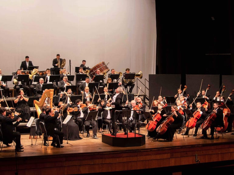 Bajo la dirección del maestro Luis Szarán, la OSCA se presentará este jueves en el Teatro Municipal "Ignacio A. Pane".