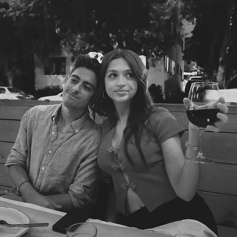 Josie Totah y Karan Brar dejaron en claro que solo son amigos.