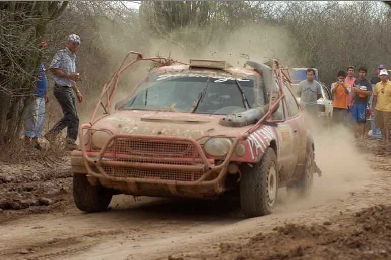 El Toyota Corolla WRC de "Pancho" y "Edu", en unos de los durísimos tramos de la edición 2006 del TCR.