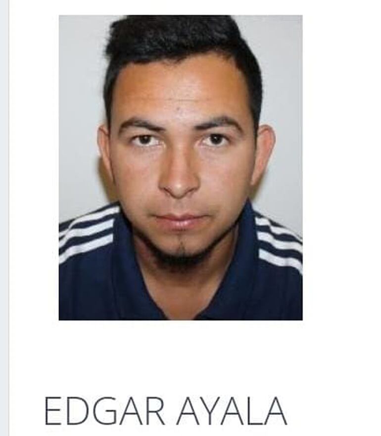 Édgar Ayala, quien fue llevado a la fuerza por varios hombres.