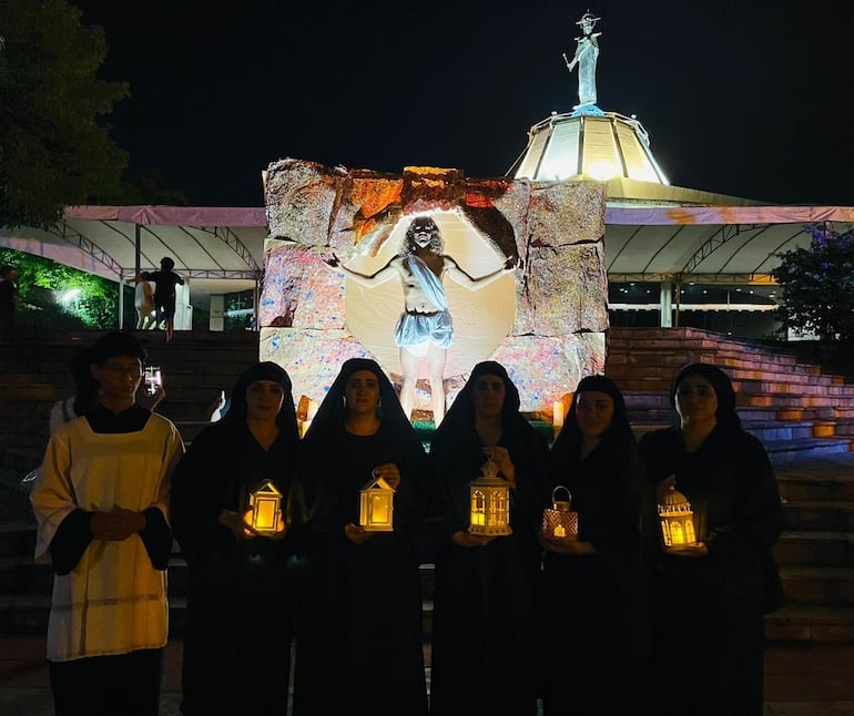 Vía Crucis con escenas vivientes en las estaciones realizada en el Santuario de María Auxiliadora el Sábado de Cuaresma.