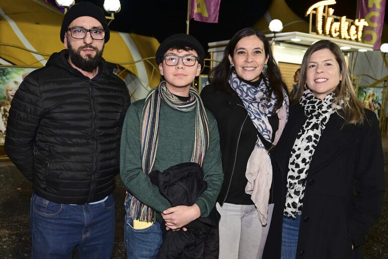 Ernesto Facetti, Nahuel Facetti, Jazmín Torres y Rosalba Morel.