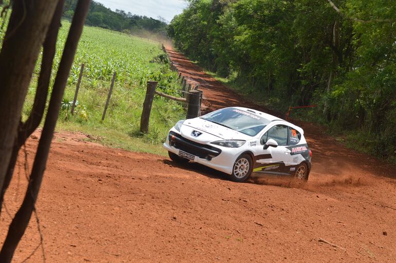 Omar Benítez y Manuel Vera (Peugeot 207 R3T) pugnarán por la victoria.