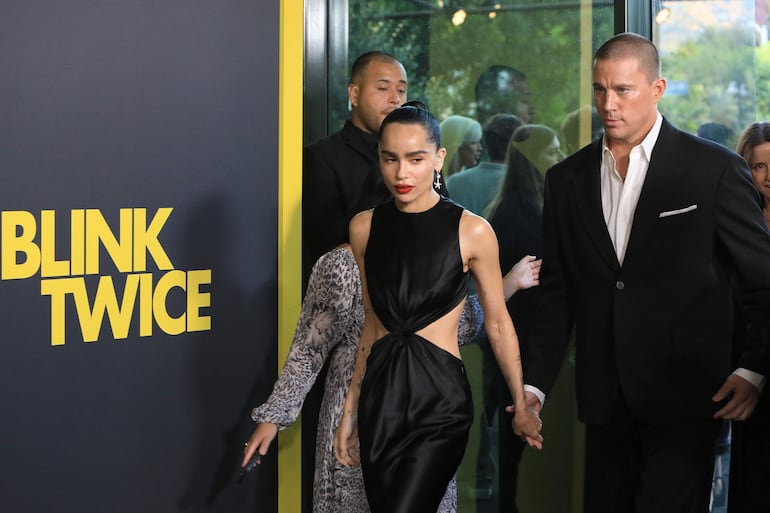 Zoe Kravitz y Channing Tatum llegaron de la mano a la premier de 'Blink Twice' en Hollywood. (EFE/EPA/NINA PROMMER)
