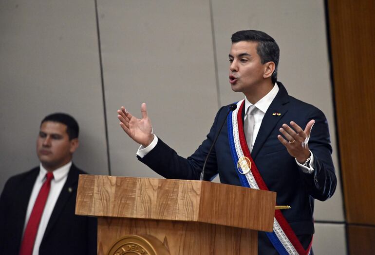 El presidente Santiago Peña dio este lunes último su primer informe de gestión ante el Congreso.