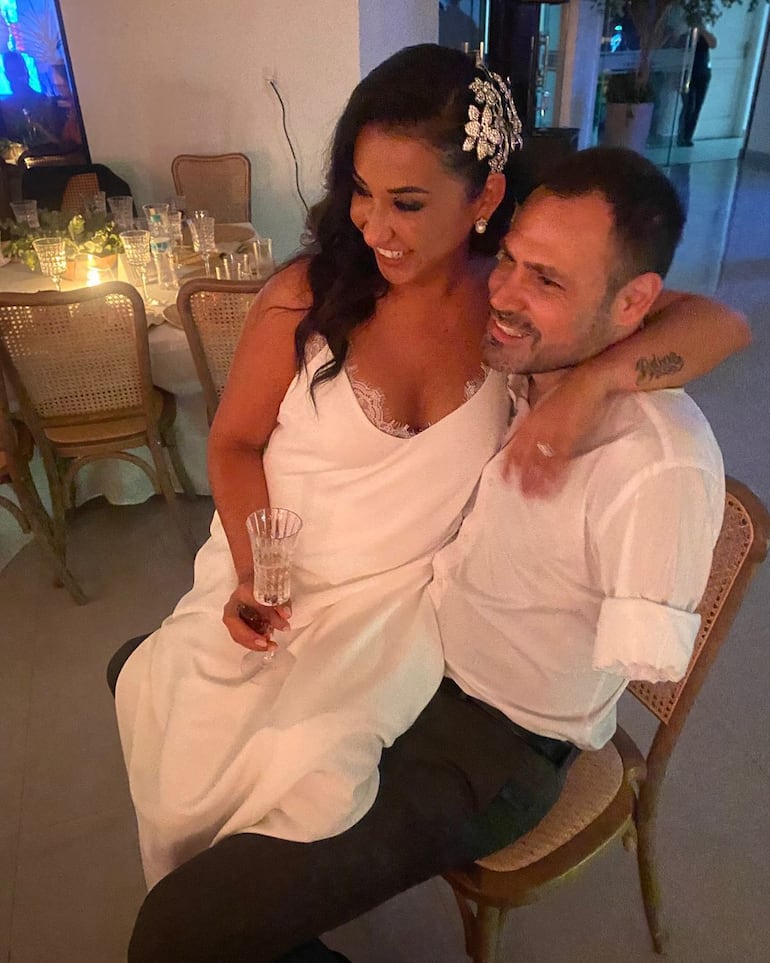 María Laura Galeano y Julio González Ferreira disfrutando de su fiesta de boda. 
(Instagram/Julio González Ferreira)