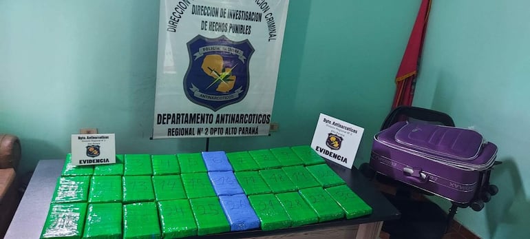 La droga incautada por los agentes del Departamento de Antinarcóticos de la Policía Nacional.