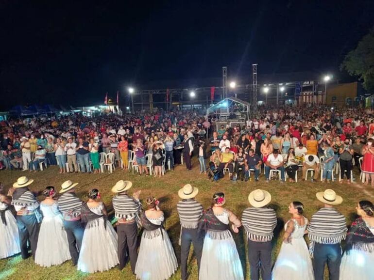 El tradicional Festival del Poncho Para’i de 60 Listas cada año atrae a una gran cantidad de público proveniente de diversos puntos del país.