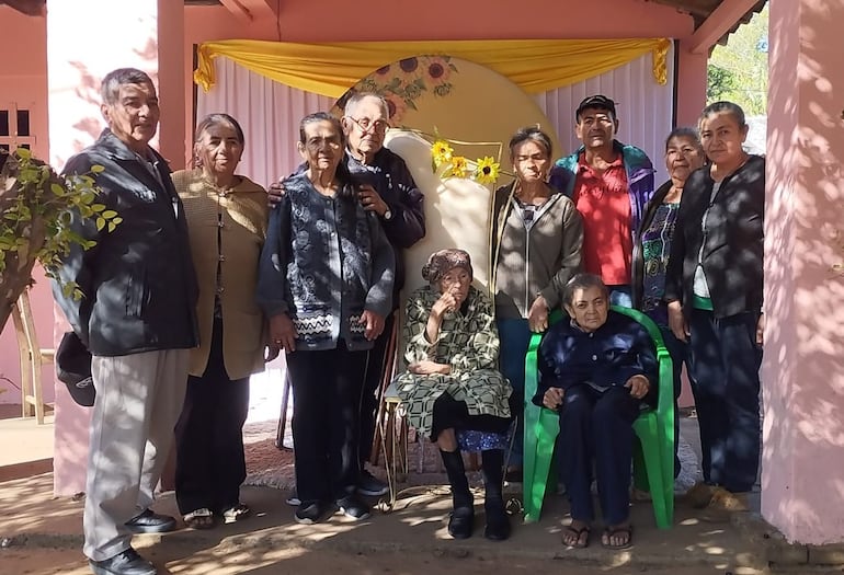 La Reina de la casa, doña Wenceslaa celebró el aniversario de su nacimiento en compañía de sus hijos y de otros familiares