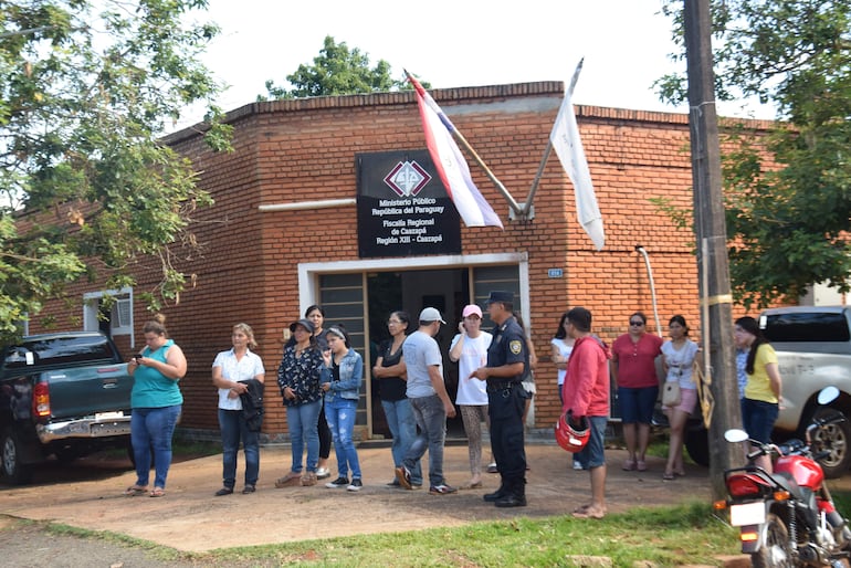 Un viejo local alquilado de la fiscalía zonal de Caazapá. Un moderno local construyó el Ministerio Público que no se habilitó aún.