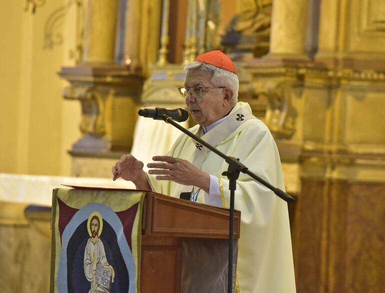 Cardenal Adalberto Martínez, durante la Misa de Navidad. 