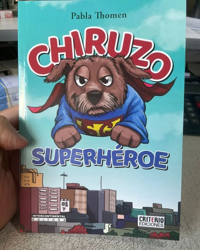 Tapa del libro "Chiruzo Superhéreo", de Pabla Thomen. (Instagram/Pabla Thomen)