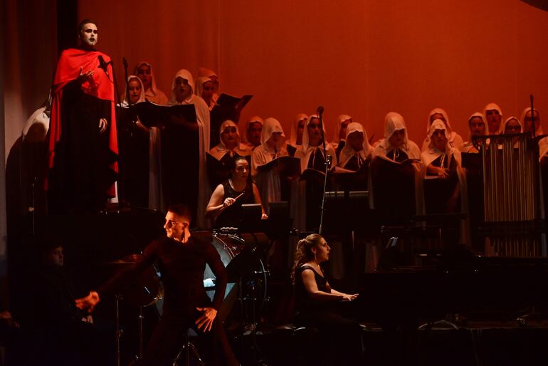 Coro, orquesta y elenco de danza se unieron para dar vida a esta apuesta escénica.