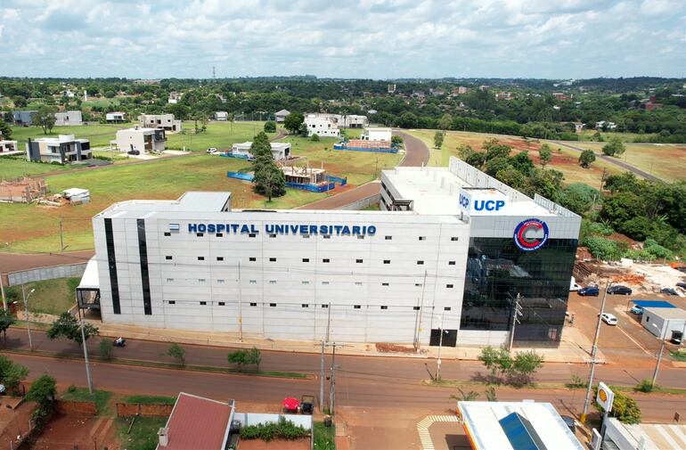 La Entrega de Becas fue este mediodía en el Hospital Universitario de la Universidad Central del Paraguay, en el kilómetro 8, lado Acaray.