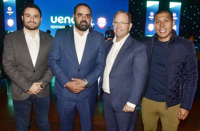 Juan Gustale, presidente de Ueno; César "Tigre" Ramírez, ministro del Deporte; Camilo Pérez, presidente de Comité Olímpico Paraguayo y Miguel Vázquez. 